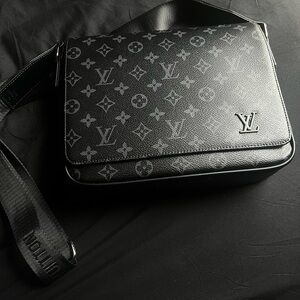 Louis Vuitton Messenger